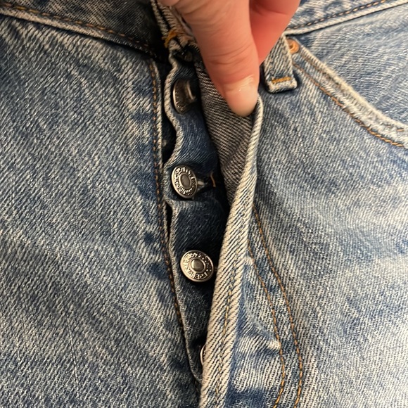 Levi’s 401 distressed denim - Picture 3 of 7